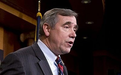 Le sénateur Jeff Merkley, de l'Oregon, le 7 mai 2015. (AP /Manuel Balce Ceneta, File)