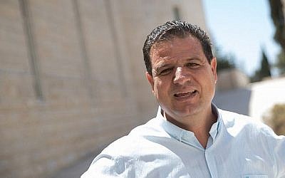 Le député Ayman Odeh, chef de la Liste arabe unie, avant une audience de la Cour suprême à Jérusalem, le 22 août 2019. (Yonatan Sindel/Flash90)