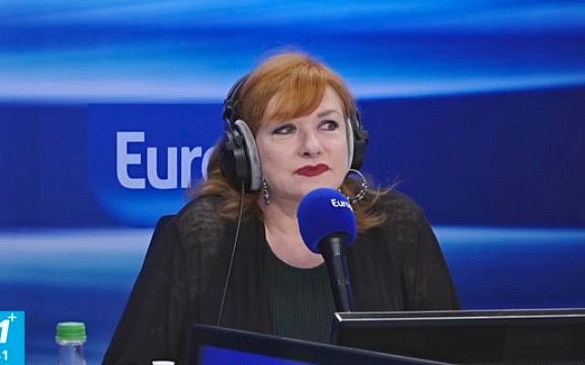 L'actrice Catherine Jacob, au micro de la radio Europe 1. (Crédits photo : Le club de l’été / Europe 1) L'actrice Catherine Jacob, au micro de la radio Europe 1. (Crédits photo : Le club de l’été / Europe 1)