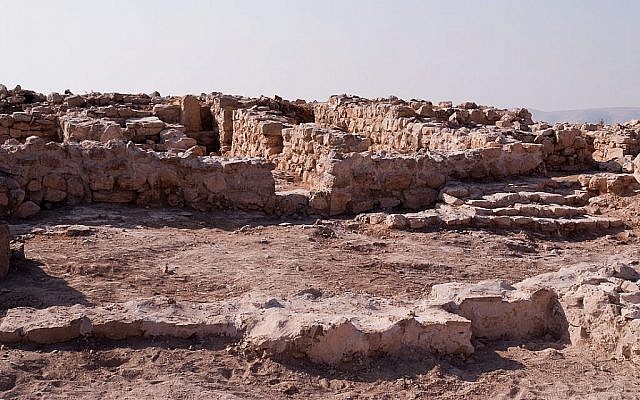 Le sanctuaire moabite et la structure en escalier sur le site de Khirbat Atarus dans le centre de la Jordanie. (Autorisation) Le sanctuaire moabite et la structure en escalier sur le site de Khirbat Atarus dans le centre de la Jordanie. (Autorisation)