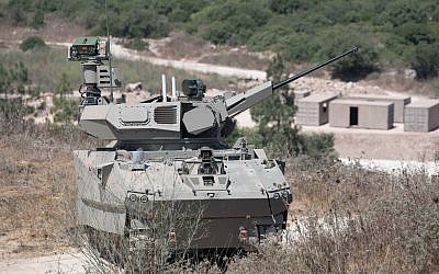 Un prototype de char conçu par Elbit Systems dans le cadre du programme Carmel du ministère de la Défense, testé le 4 août 2019. (Crédit : ministère de la Défense)