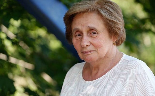 Ernestine Ronai, une figure historique française de la lutte contre la violence faite aux femmes pose lors d'une interview, le 27 août 2019 à Paris. (Crédit : Zakaria ABDELKAFI / AFP) Ernestine Ronai, une figure historique française de la lutte contre la violence faite aux femmes pose lors d'une interview, le 27 août 2019 à Paris. (Crédit : Zakaria ABDELKAFI / AFP)