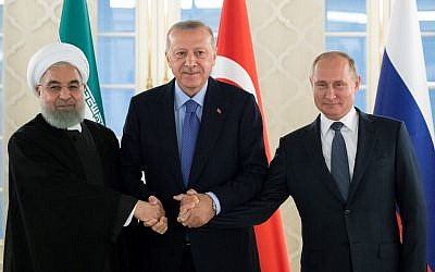 Le président iranien Hassan Rouhani, son homologue turc Recep Tayyip Erdogan et le président russe Vladimir Poutine lors d'une rencontre trilatérale autour de la Syrie, à Ankara le 16 septembre 2019. (Crédit : Pavel Golovkin / POOL / AFP) Le président iranien Hassan Rouhani, son homologue turc Recep Tayyip Erdogan et le président russe Vladimir Poutine lors d'une rencontre trilatérale autour de la Syrie, à Ankara le 16 septembre 2019. (Crédit : Pavel Golovkin / POOL / AFP)