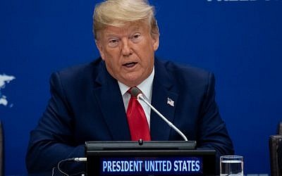 Le président américain Donald Trump lors d'une réunion de l'ONU sur la liberté de religion, en marge de l'Assemblée générale, le 23 septembre 2019. (Crédit : SAUL LOEB / AFP) Le président américain Donald Trump lors d'une réunion de l'ONU sur la liberté de religion, en marge de l'Assemblée générale, le 23 septembre 2019. (Crédit : SAUL LOEB / AFP)