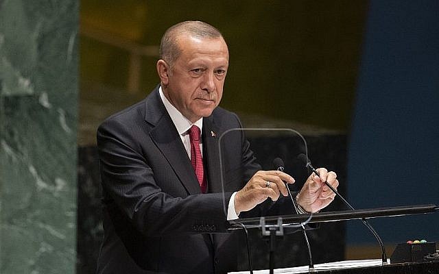 Le président turc Recep Tayyip Erdogan s'exprime lors de la 74e Assemblée générale de l'ONU à New York, le 26 septembre 2019. (Crédit : Don Emmert / AFP)) Le président turc Recep Tayyip Erdogan s'exprime lors de la 74e Assemblée générale de l'ONU à New York, le 26 septembre 2019. (Crédit : Don Emmert / AFP))