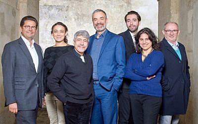 Des représentants de l'Union libérale israélite de France (ULIF) et le Mouvement juif libéral de France (MJLF) présentent leur nouvelle structure "Judaïsme en mouvement", qui a pour objectif de fédérer toutes les "communautés attachées à la modernité du judaïsme" en France. (Crédit : Facebook)