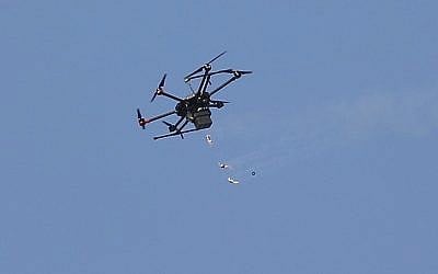 A titre d'illustration : Un drone israélien en vol. (AP Photo/Hatem Moussa) A titre d'illustration : Un drone israélien en vol. (AP Photo/Hatem Moussa)