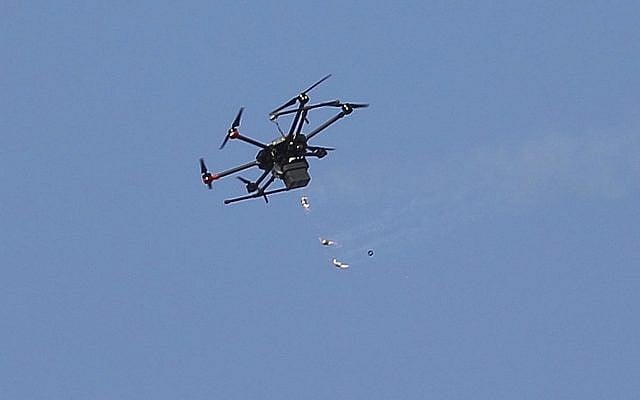 A titre d'illustration : Un drone israélien en vol. (AP Photo/Hatem Moussa) A titre d'illustration : Un drone israélien en vol. (AP Photo/Hatem Moussa)