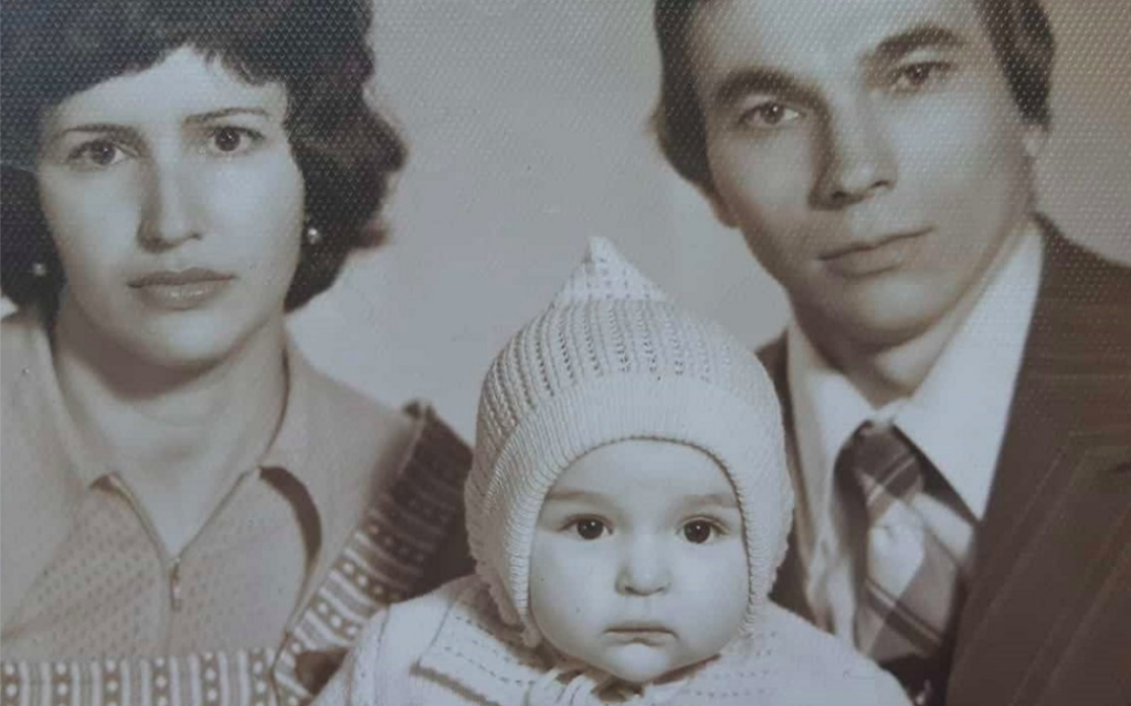 Des immigrants russes partagent leurs triomphes solitaires.