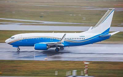Le Boeing 737 émirati qui se pose régulièrement à Tel Aviv. (Crédit : AlbreBru / Twitter) Le Boeing 737 émirati qui se pose régulièrement à Tel Aviv. (Crédit : AlbreBru / Twitter)