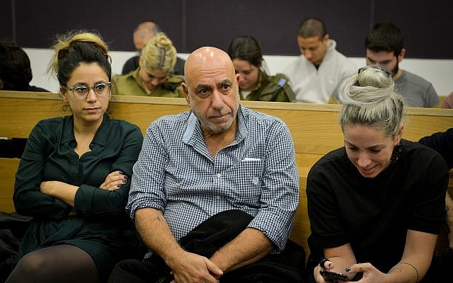 L'ancien chef de la police de Jérusalem Nissan 'Niso' Shaham, au tribunal du district de Tel Aviv, le 10 décembre 2018 (Crédit : Flash90) L'ancien chef de la police de Jérusalem Nissan 'Niso' Shaham, au tribunal du district de Tel Aviv, le 10 décembre 2018 (Crédit : Flash90)