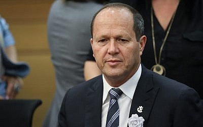 Le député du Likud MK Nir Barkat lors d'une réunion de faction avant la cérémonie de prestation de serment de la nouvelle Knesset, le 30 avril 2019 (Crédit :  Noam Revkin Fenton/Flash90)