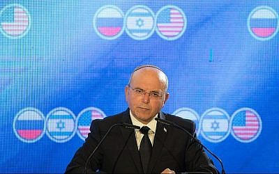 Meir Ben-Shabbat, le chef du Conseil de sécurité nationale, s'exprime lors d'une réunion trilatérale à Jérusalem des conseillers à la sécurité nationale israéliens, américains et russes, le 25 juin 2019. (Noam Revkin Fenton/Flash90)