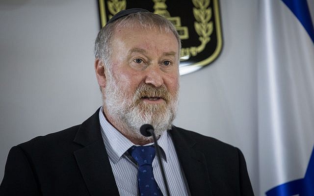 Le procureur-général Avichai Mandelblit lors de la cérémonie d'adieu organisée pour Emi Palmor, directrice-générale sortante du ministère de la Justice au siège du ministère de la Justice de Jérusalem, le 7 août 2019 (Crédit : Hadas Parush/Flash90) Le procureur-général Avichai Mandelblit lors de la cérémonie d'adieu organisée pour Emi Palmor, directrice-générale sortante du ministère de la Justice au siège du ministère de la Justice de Jérusalem, le 7 août 2019 (Crédit : Hadas Parush/Flash90)