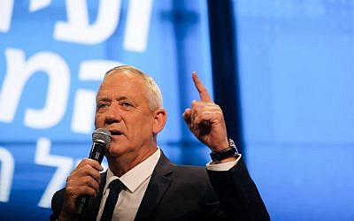 Le leader de Kakhol lavan, le député Benny Gantz, prend la parole lors d'une conférence de la 12e chaîne de télévision à Tel Aviv, le 5 septembre 2019. (Hadas Parush/Flash90) Le leader de Kakhol lavan, le député Benny Gantz, prend la parole lors d'une conférence de la 12e chaîne de télévision à Tel Aviv, le 5 septembre 2019. (Hadas Parush/Flash90)