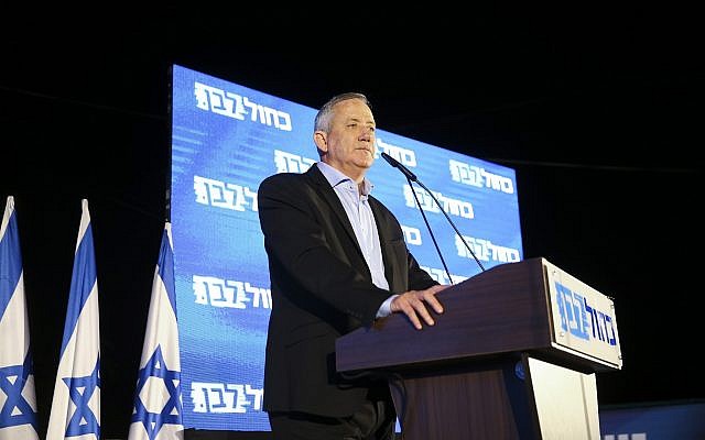 Le chef du parti Kakhol laban Benny Gantz lor d'un évènement à Kfar Ahim, à la veille des élections, le 16 septembre 2019. (Crédit : Flash90) Le chef du parti Kakhol laban Benny Gantz lor d'un évènement à Kfar Ahim, à la veille des élections, le 16 septembre 2019. (Crédit : Flash90)