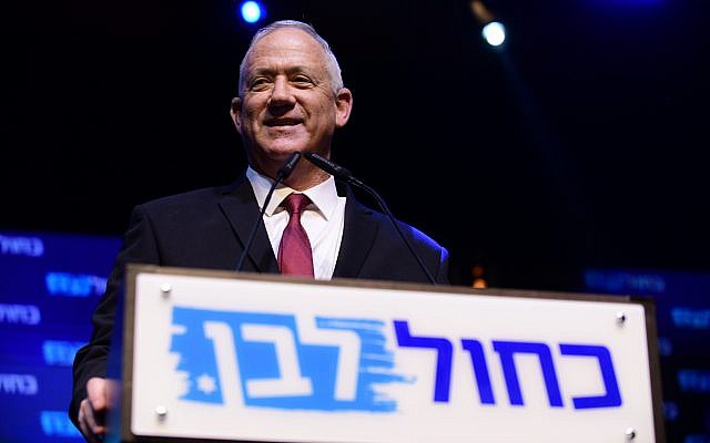 Le président du parti Kakhol lavan, Benny Gantz, au siège du parti le soir des élections à Tel Aviv, dans les premières heures du 18 septembre 2019. (Tomer Neuberg/Flash90)