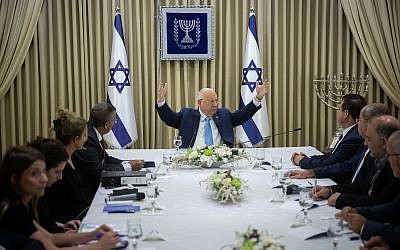 Les membres de la Liste arabe unie rencontrent le Président Reuven Rivlin à la Résidence du Président à Jérusalem, le dimanche 22 septembre 2019. (Yonatan Sindel/Flash90) Les membres de la Liste arabe unie rencontrent le Président Reuven Rivlin à la Résidence du Président à Jérusalem, le dimanche 22 septembre 2019. (Yonatan Sindel/Flash90)
