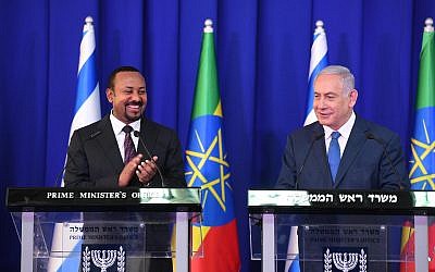 Abiy Ahmed aux côtés de Benjamin Netanyahu à Jérusalem, le 1er septembre (Crédit : Amos Ben-Gershom/GPO)