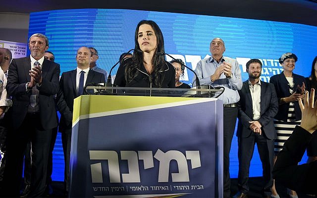 La présidente du parti Yamina, Ayelet Shaked, prend la parole au siège du parti Yamina le soir des élections à Ramat Gan, le 17 septembre 2019. (Flash90)