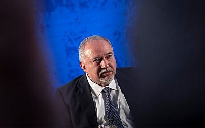 Le chef de Yisrael Beytenu Avigdor Liberman lors de la Fédération nationale du Travail à Jérusalem, le 4 septembre 2019 (Crédit : Hadas Parush/Flash90)