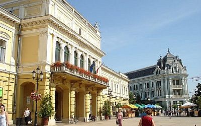 La place centrale de Nyíregyháza, Hongrie. (Domaine public, Wikipedia, David Sallay)