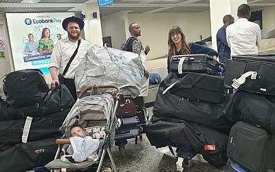 Le rabbin Chaim et Dina Bar Sella, et leur fils de 8 mois, Shneur Zalman, sont arrivés la semaine dernière au Rwanda.
