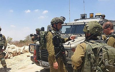 Des soldats israéliens mènent des recherches dans le zone de Bethléem après que la dépouille de Dvir Zorek, un étudiant d'une yeshiva,  a été retrouvé à proximité de l'implantation de Migdal Oz à Gush Etzion, le 8 août 2019.  (Armée israélienne)