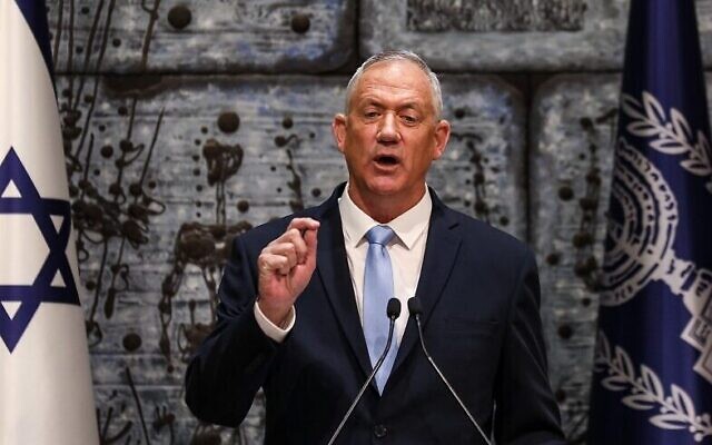 Le leader de Kakhol lavan Benny Gantz prend la parole après avoir été chargé de former un nouveau gouvernement, à la Résidence du Président à Jérusalem, le 23 octobre 2019. (Gali Tibbon/AFP) Le leader de Kakhol lavan Benny Gantz prend la parole après avoir été chargé de former un nouveau gouvernement, à la Résidence du Président à Jérusalem, le 23 octobre 2019. (Gali Tibbon/AFP)