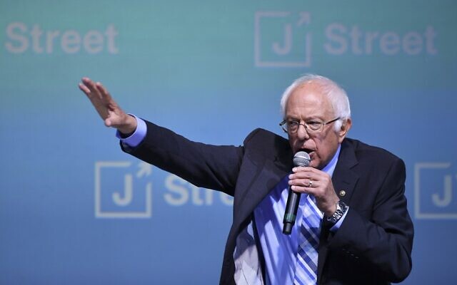 Le candidat démocrate Bernie Sanders au colloque J Street National à Washington, DC le  28 octobre 2019. (Crédit : MANDEL NGAN / AFP)