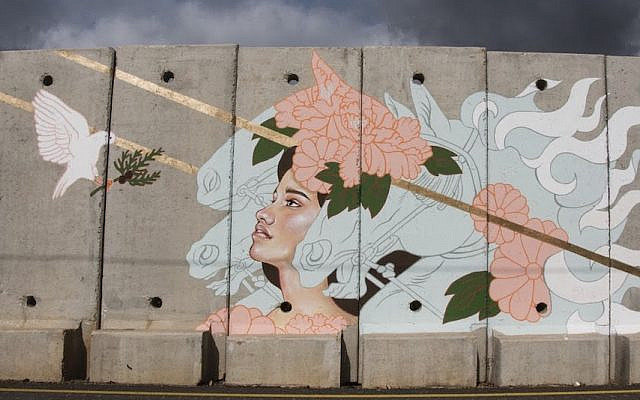 Peinture murale de Robertson à la frontière israélo-libanaise. (Avec l'aimable autorisation de Robertson) Peinture murale de Robertson à la frontière israélo-libanaise. (Avec l'aimable autorisation de Robertson)