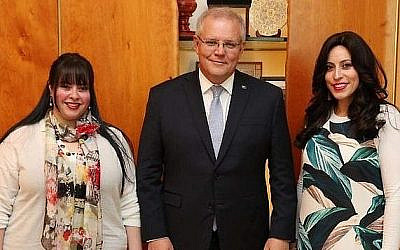 De gauche à droite : Dassi Erlich, le Premier ministre australien Scott Morrison et Nicole Meyer à Canberra, le 23 octobre 2019 (Autorisation)