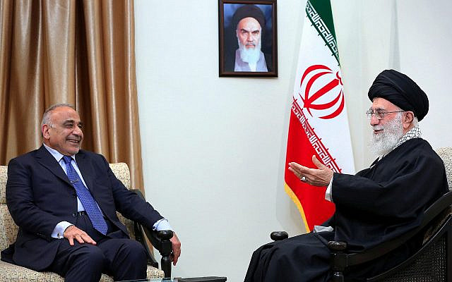 L'Ayatollah Ali Khamenei, à droite, parle avec le Premier ministre irakien Adel Abdel Mahdi, à Téhéran, en Iran, le 6 avril 2019. (Crédit : Bureau du chef suprême iranien via AP, File)