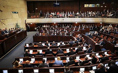 La salle des séances plénières de la Knesset lors de la cérémonie d'ouverture de la 22e Knesset, à Jérusalem, le 3 octobre 2019. (Hadas Parush/Flash90)