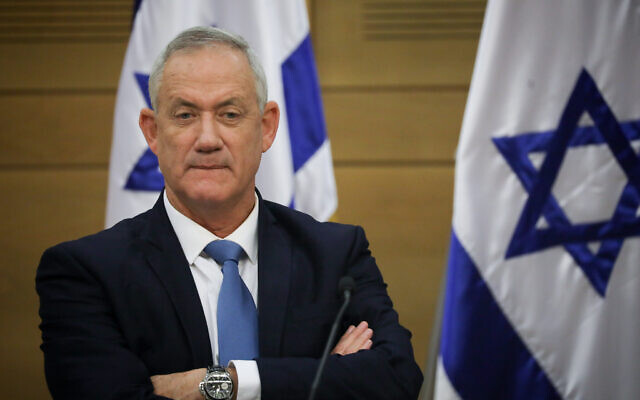 Le leader de Kakhol lavan Benny Gantz lors d'une réunion de faction à la Knesset, le 28 octobre 2019. (Crédit : Hadas Parush/Flash90)