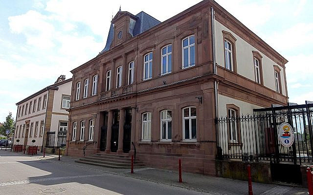 La mairie de Geispolsheim. (Crédit : Wikimedia) La mairie de Geispolsheim. (Crédit : Wikimedia)