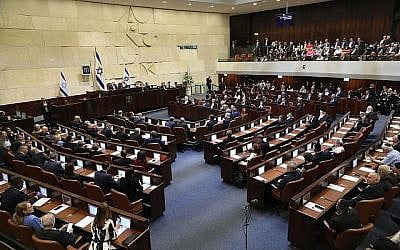 Les députés lors de la prestation de serment de la 22e Knesset, le 3 octobre 2019 (Crédit : Knesset israélienne)