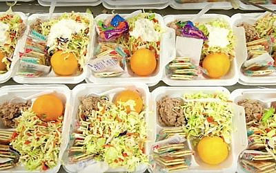 Illustration de plateaux repas servis en prison (Capture écran/YouTube) Illustration de plateaux repas servis en prison (Capture écran/YouTube)