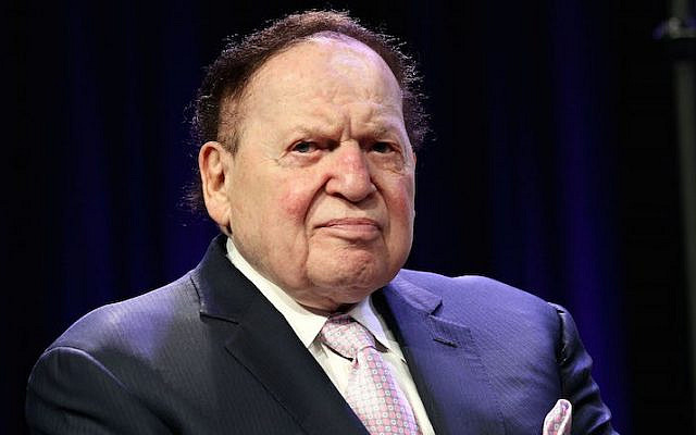 Le magnat des casinos Sheldon G. Adelson assiste au 4e gala annuel de remise des prix internationaux Champions of Jewish Values au Marriott Marquis Times Square, le 5 mai 2016, à New York. (Steve Mack/Getty Images via JTA)