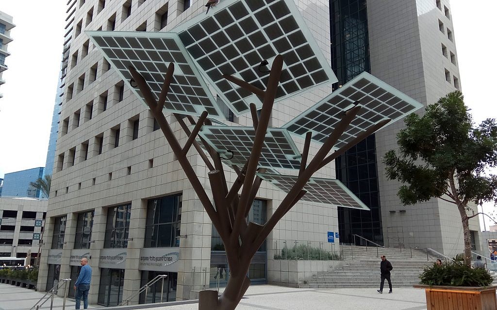 A titre d'illustration : Un arbre solaire à la Bourse de Tel Aviv. (Dr. Avishai Teicher / domaine public)