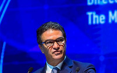 Le chef du Mossad, Yossi Cohen, lors d'une cyberconférence à l'université de Tel Aviv, le 14 juin 2019 (Crédit : Flash90)