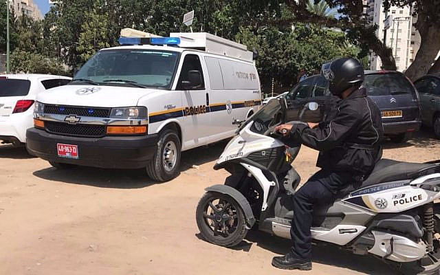 Photo d'illustration : La police à Ashkelon, le 27 août 2017 (Crédit : Police israélienne) Photo d'illustration : La police à Ashkelon, le 27 août 2017 (Crédit : Police israélienne)
