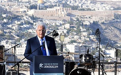 L'ambassadeur américain en Israël David Friedman s'exprime lors d'un rassemblement de chrétiens pro-israéliens à Jérusalem, le 6 octobre 2019 (Crédit : David Azagury, US Embassy Jerusalem)
