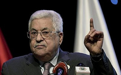Le président de l'Autorité palestinienne Mahmoud Abbas s'exprime lors du quatrième Forum national pour la Quatrième révolution industrielle lors de l'ouverture du forum en Cisjordanie dans la ville de Ramallah, le 9 septembre 2019. (Crédit : Nasser Nasser/AP)