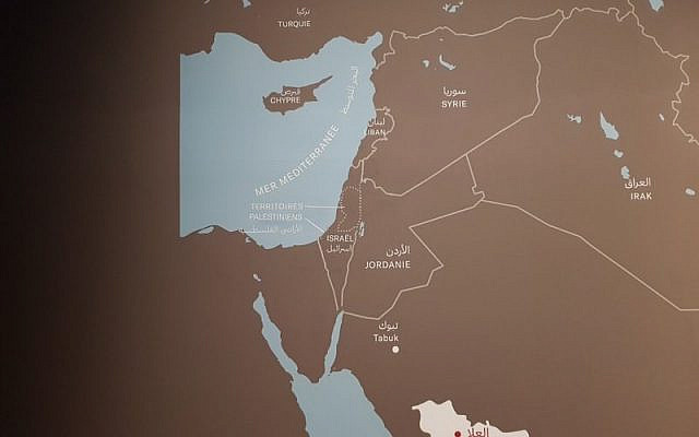 Image de la carte du Moyen-Orient modifiée et présentée à l'exposition. (Crédit: Haïm Korsia / Twitter) Image de la carte du Moyen-Orient modifiée et présentée à l'exposition. (Crédit: Haïm Korsia / Twitter)