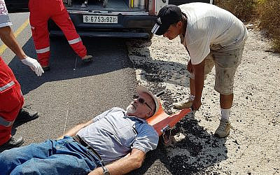 Moshe Yehudai, militant de Rabbis for Human Rights, dont l'ONG a déclaré qu'il avait été attaqué par un groupe d'habitants d'implantations masqués dans le nord de la Cisjordanie, le 16 octobre 2019. (Crédit : Rabbis for Human Rights)
