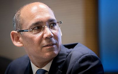 Amir Yaron, le gouverneur de la Banque d'Israël, participe à une conférence de presse à Jérusalem le 31 mars 2019. (Yonatan Sindel/Flash90)