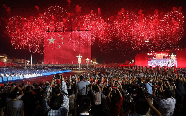 La Chine fête son 70ème anniversaire sur la place Tiananmen de Pékin, marquant ainsi la fondation de la République populaire de Chine, le 1 octobre 2019. (AP Photo/Ng Han Guan)