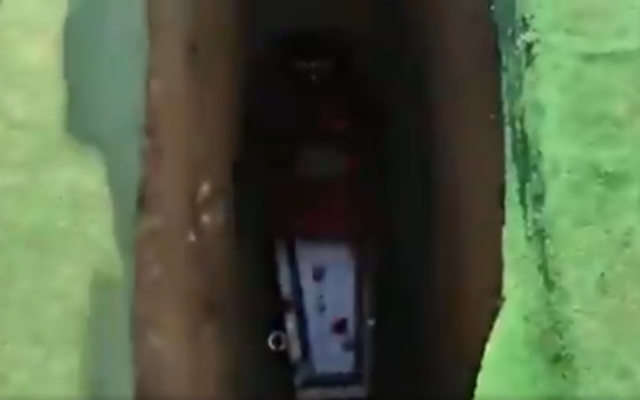 Le cercueil de Shay Bradley lors de son enterrement au cimetière de Bohernabreena à Dublin, en Irlande, le 12 octobre 2019. (Capture d'écran: Twitter)