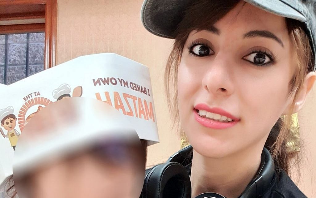 Ceen Gabbai est née et a grandi en tant que juive en Irak, et a obtenu l'asile aux Etats-Unis en 2015. Elle vit maintenant à Brooklyn. (Avec l'aimable autorisation de Gabbai) Ceen Gabbai est née et a grandi en tant que juive en Irak, et a obtenu l'asile aux Etats-Unis en 2015. Elle vit maintenant à Brooklyn. (Avec l'aimable autorisation de Gabbai)